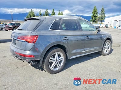 Trzecie zdjęcie samochodu z tyłu: 2024 AUDI Q5 E PREMIUM 55 VIN:WA1G2AFY3R2106076 - miniatura