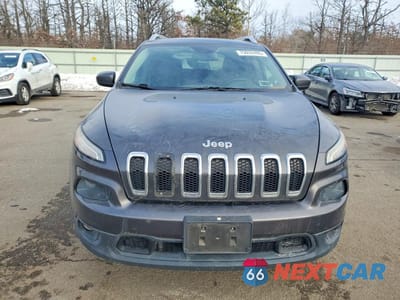 Piąte zdjęcie samochodu w środku: 2016 JEEP CHEROKEE LATITUDE VIN:1C4PJMCB0GW118220 - miniatura