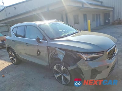 Czwarte zdjęcie samochodu z boku: 2023 VOLVO XC40 PLUS VIN:YV4L12UN4P2085898 - miniatura