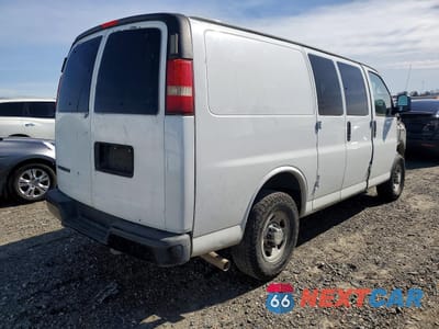 Trzecie zdjęcie samochodu z tyłu: 2010 CHEVROLET EXPRESS 2500 CARGO DELIVERY VAN VIN:1GCZGFBA2A1175373 - miniatura