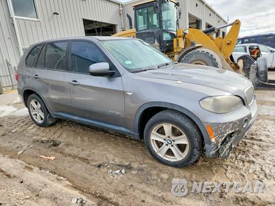 Czwarte zdjęcie samochodu z boku: 2011 BMW X5 VIN:5UXZW0C54BL657610 - miniatura