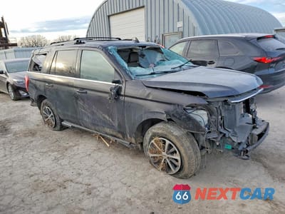 Czwarte zdjęcie samochodu z boku: 2021 FORD EXPEDITION XLT VIN:1FMJU1JT1MEA14341 - miniatura