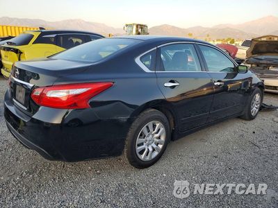 Trzecie zdjęcie samochodu z tyłu: 2017 NISSAN ALTIMA 2.5 S VIN:1N4AL3AP3HN318420 - miniatura