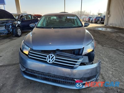 Piąte zdjęcie samochodu w środku: 2012 VOLKSWAGEN PASSAT S VIN:1VWAH7A31CC028534 - miniatura