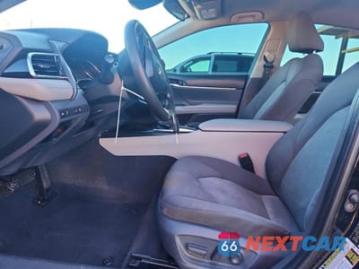 Zdjęcie 7 z 12 samochodu: 2018 TOYOTA CAMRY L VIN:4T1B11HK9JU109127 - miniatura