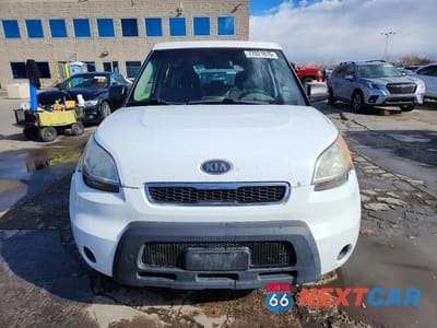 Piąte zdjęcie samochodu w środku: 2011 KIA SOUL BASE VIN:KNDJT2A16B7267281 - miniatura