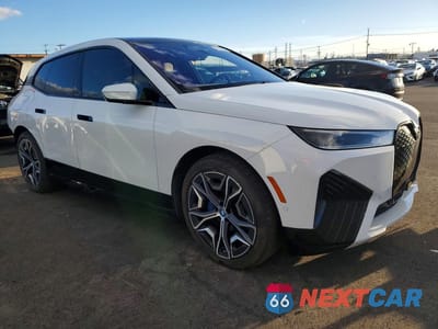 Czwarte zdjęcie samochodu z boku: 2023 BMW IX XDRIVE50 VIN:WB523CF00PCM75953 - miniatura