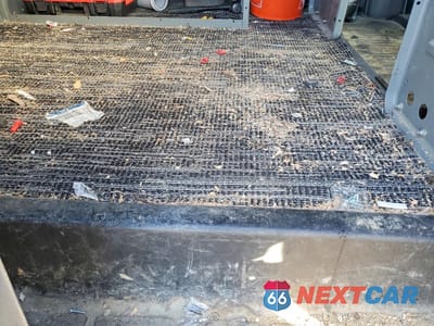 Zdjęcie 10 z 13 samochodu: 2012 CHEVROLET EXPRESS 2500 CARGO UTILITY / SERVICE VAN VIN:1GCWGFCG0C1152442 - miniatura