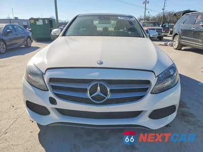 Piąte zdjęcie samochodu w środku: 2017 MERCEDES-BENZ C 300 4MATIC VIN:55SWF4KB9HU198829 - miniatura