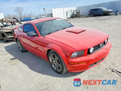 Czwarte zdjęcie samochodu z boku: 2008 FORD MUSTANG GT VIN:1ZVHT82H985198651 - miniatura