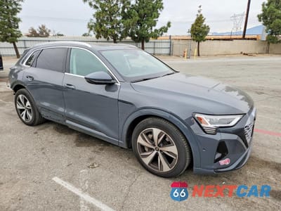 Czwarte zdjęcie samochodu z boku: 2024 AUDI Q8 E-TRON PREMIUM PLUS VIN:WA15AAGE2RB015718 - miniatura