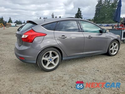 Trzecie zdjęcie samochodu z tyłu: 2012 FORD FOCUS TITANIUM VIN:1FAHP3N21CL189566 - miniatura
