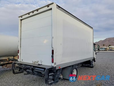 Trzecie zdjęcie samochodu z tyłu: 2010 ISUZU NPR BOX TRUCK VIN:JALC4W167A7001483 - miniatura