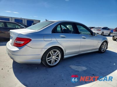 Trzecie zdjęcie samochodu z tyłu: 2012 MERCEDES-BENZ C 250 VIN:WDDGF4HB9CA619727 - miniatura