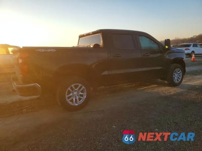 Trzecie zdjęcie samochodu z tyłu: 2021 CHEVROLET SILVERADO K1500 LT VIN:3GCPYJEK1MG412081 - miniatura