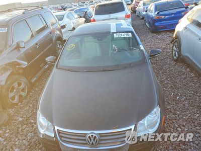 Piąte zdjęcie samochodu w środku: 2010 VOLKSWAGEN EOS LUX VIN:WVWFA7AH7AV011182 - miniatura
