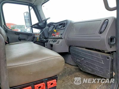 Piąte zdjęcie samochodu w środku: 2015 FREIGHTLINER BUSINESS CLASS M2 BUCKET TRUCK VIN:1FVACXDT4FHGK2806 - miniatura