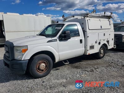 2013 FORD F350 UTILITY / SERVICE TRUCK 1FDRF3A63DEB92674 - główne zdjęcie licytacji z USA - miniatura