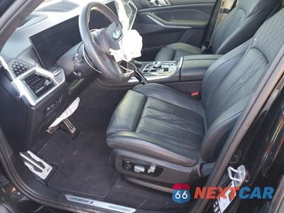 Zdjęcie 7 z 14 samochodu: 2024 BMW X7 M60I VIN:5UX33EM04R9V48943 - miniatura