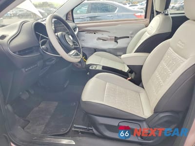 Zdjęcie 7 z 13 samochodu: 2024 FIAT 500 E LA PRIMA VIN:ZFAFFAC42RX208048 - miniatura