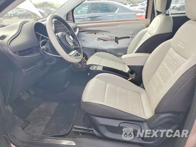 Zdjęcie 7 z 13 samochodu: 2024 FIAT 500 E LA PRIMA VIN:ZFAFFAC42RX208048 - miniatura