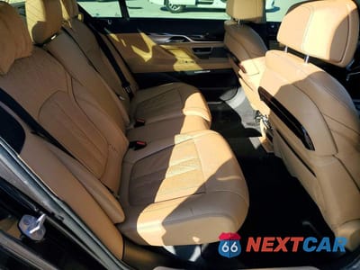 Zdjęcie 10 z 12 samochodu: 2016 BMW 750 XI VIN:WBA7F2C55GG415393 - miniatura