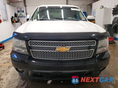 Piąte zdjęcie samochodu w środku: 2011 CHEVROLET SUBURBAN K1500 LT VIN:1GNSKJE39BR186056 - miniatura