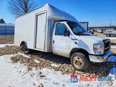 Czwarte zdjęcie samochodu z boku: 2022 FORD ECONOLINE E350 SUPER DUTY CUTAWAY VAN VIN:1FDWE3FK6NDC06747 - miniatura