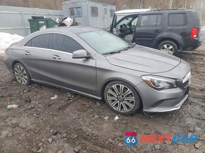 Czwarte zdjęcie samochodu z boku: 2019 MERCEDES-BENZ CLA 250 4MATIC VIN:WDDSJ4GBXKN767807 - miniatura