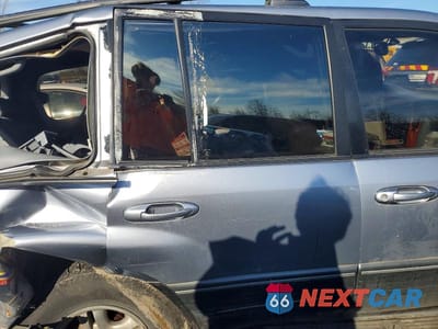 Zdjęcie 10 z 11 samochodu: 2001 LEXUS LX 470 VIN:JTJHT00W613501440 - miniatura