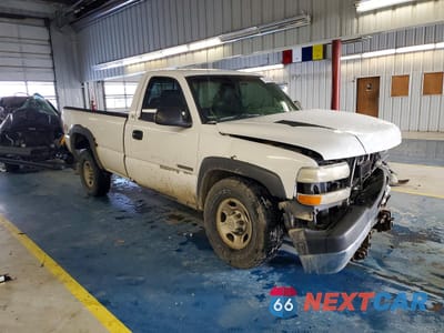 Czwarte zdjęcie samochodu z boku: 2002 CHEVROLET SILVERADO K2500 HEAVY DUTY VIN:1GCHK24U62Z121040 - miniatura