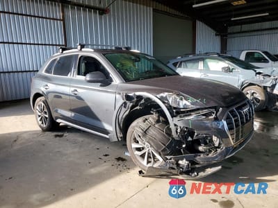 Czwarte zdjęcie samochodu z boku: 2021 AUDI Q5 PREMIUM VIN:WA1AAAFY0M2029670 - miniatura