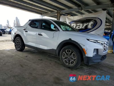 Czwarte zdjęcie samochodu z boku: 2022 HYUNDAI SANTA CRUZ SE VIN:5NTJADAE8NH033780 - miniatura