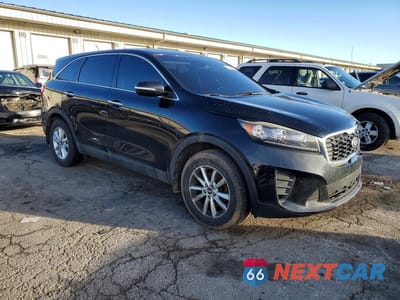 Czwarte zdjęcie samochodu z boku: 2019 KIA SORENTO L VIN:5XYPG4A38KG528585 - miniatura