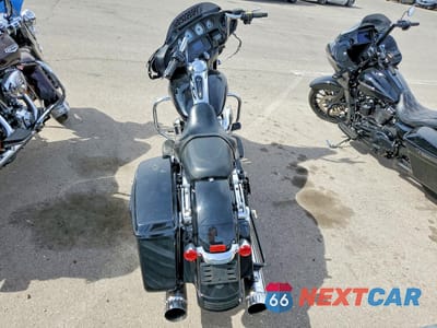 Czwarte zdjęcie samochodu z boku: 2017 HARLEY-DAVIDSON FLHX STREET GLIDE VIN:1HD1KBC33HB668213 - miniatura