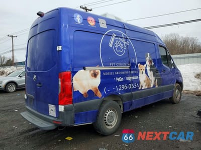 Trzecie zdjęcie samochodu z tyłu: 2021 MERCEDES BENZ SPRINTER 2500 UTILITY / SERVICE VAN VIN:W1Y4DBHYXMT059617 - miniatura