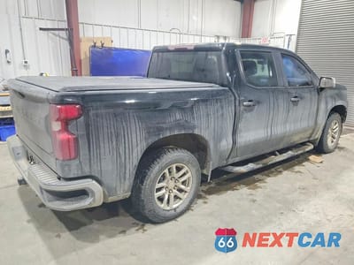 Trzecie zdjęcie samochodu z tyłu: 2019 CHEVROLET SILVERADO K1500 LT VIN:1GCUYDED8KZ104344 - miniatura