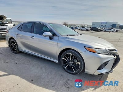 Czwarte zdjęcie samochodu z boku: 2019 TOYOTA CAMRY XSE VIN:4T1B61HK4KU855181 - miniatura