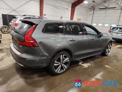 Trzecie zdjęcie samochodu z tyłu: 2026 VOLVO V60 CROSS COUNTRY PLUS VIN:YV4L12WK1T2170291 - miniatura