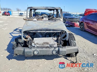 Piąte zdjęcie samochodu w środku: 2016 JEEP WRANGLER UNLIMITED SPORT VIN:1C4BJWDG8GL249266 - miniatura