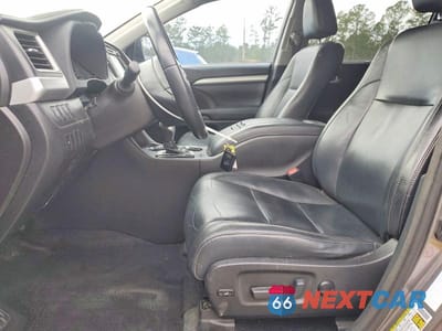 Zdjęcie 7 z 11 samochodu: 2017 TOYOTA HIGHLANDER XLE VIN:5TDJZRFH4HS455230 - miniatura