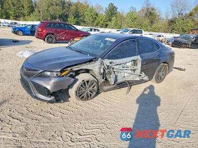 2024 TOYOTA CAMRY SE 4T1G11AK5RU867297 - główne zdjęcie licytacji z USA - miniatura