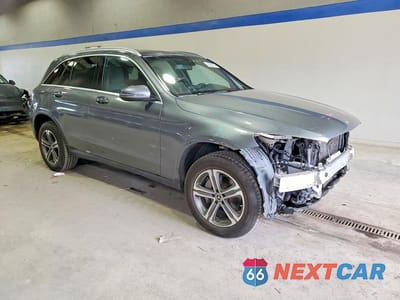 Czwarte zdjęcie samochodu z boku: 2018 MERCEDES-BENZ GLC 300 4MATIC VIN:WDC0G4KB4JF362794 - miniatura