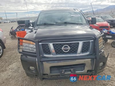 Piąte zdjęcie samochodu w środku: 2015 NISSAN TITAN SV VIN:1N6AA0EC5FN509949 - miniatura