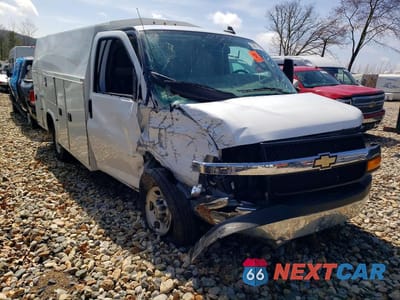 Czwarte zdjęcie samochodu z boku: 2023 CHEVROLET EXPRESS G3500 VIN:1GB0GRFPXP1149996 - miniatura