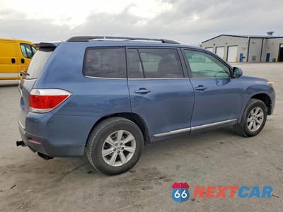 Trzecie zdjęcie samochodu z tyłu: 2013 TOYOTA HIGHLANDER BASE VIN:5TDZK3EH7DS092082 - miniatura