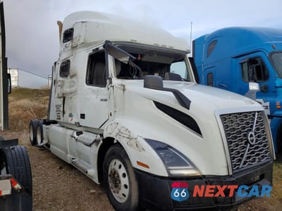 2022 VOLVO VN VNL 4V4NC9EH7NN296925 - główne zdjęcie licytacji z USA - miniatura