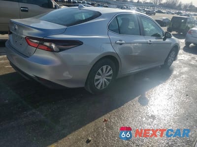 Trzecie zdjęcie samochodu z tyłu: 2023 TOYOTA CAMRY LE VIN:4T1C31AK9PU619947 - miniatura