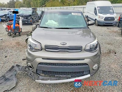 Piąte zdjęcie samochodu w środku: 2017 KIA SOUL + VIN:KNDJP3A5XH7493538 - miniatura