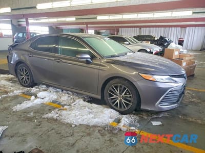 Czwarte zdjęcie samochodu z boku: 2022 TOYOTA CAMRY HYBRID XLE VIN:4T1F31AKXNU584720 - miniatura